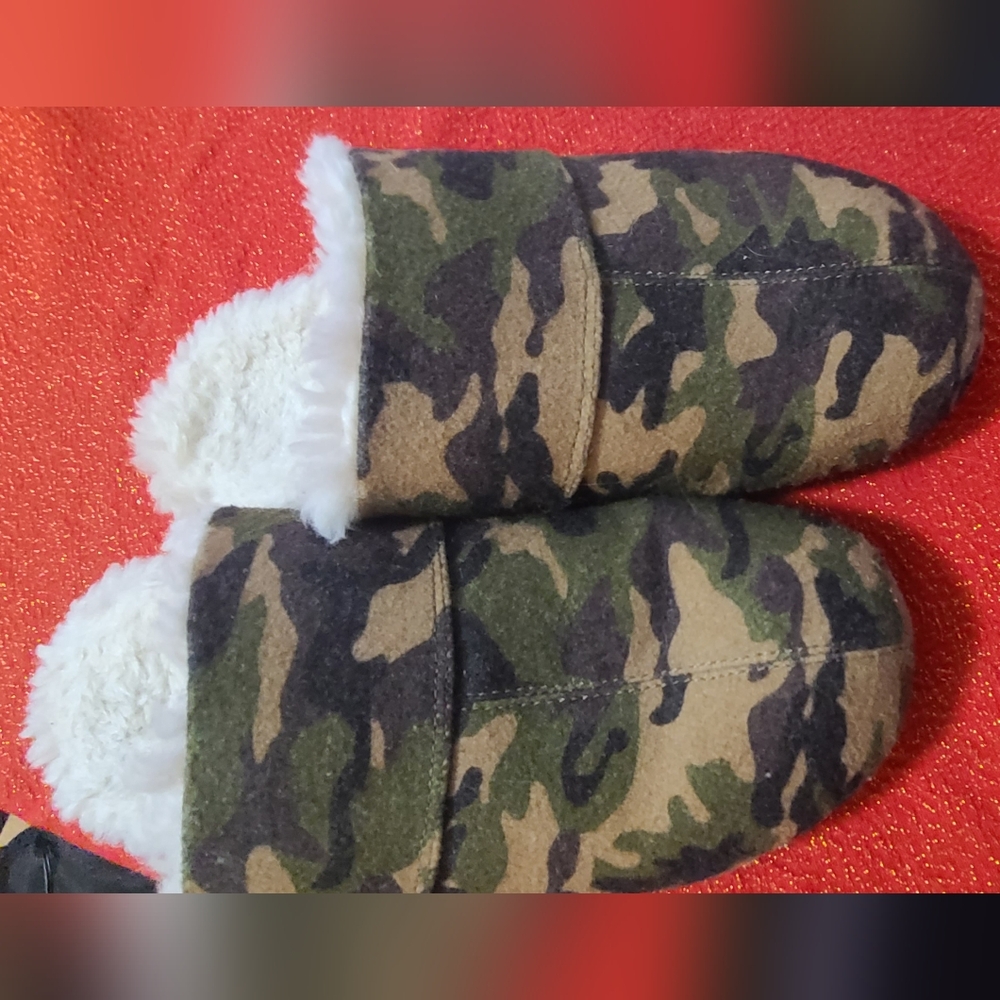 Men's Vionic Camouflage Slippers with Faux Fur Lining Size 10